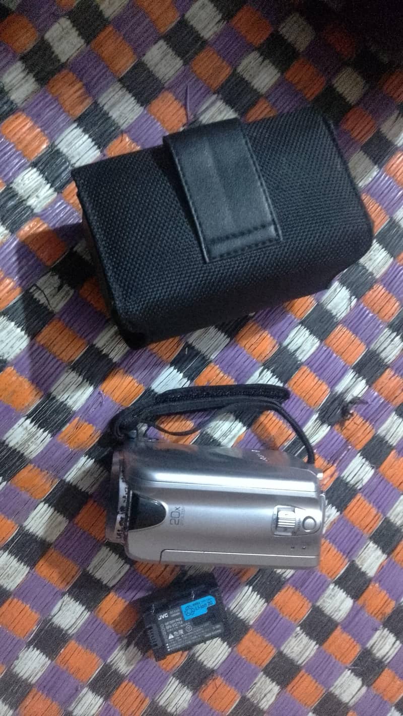 JVC HD everio camcorder

                                                            alt=