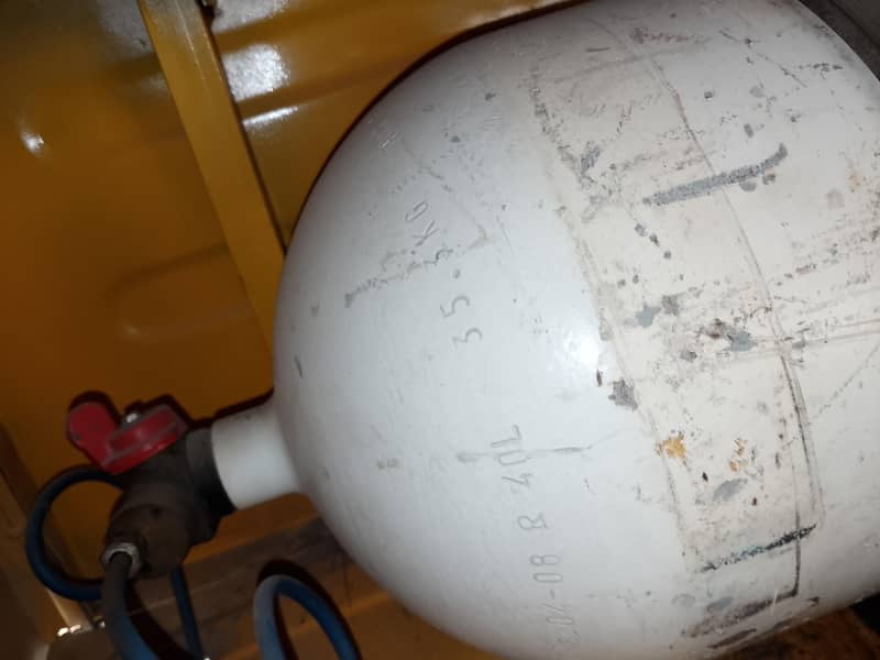 Suzuki mehran CNG seylender

                                                            alt=