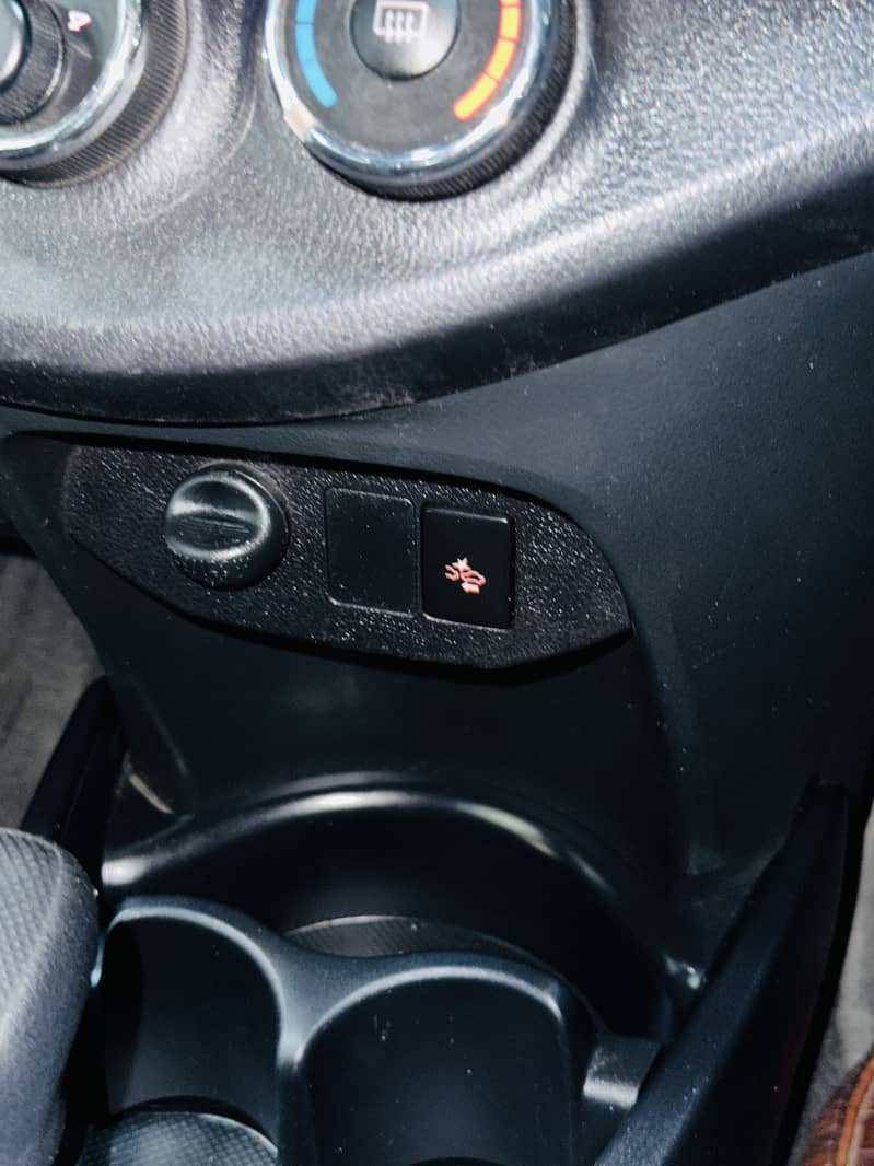 Toyota Vitz 1.0F Safety Edition III 2020

                                                            alt=