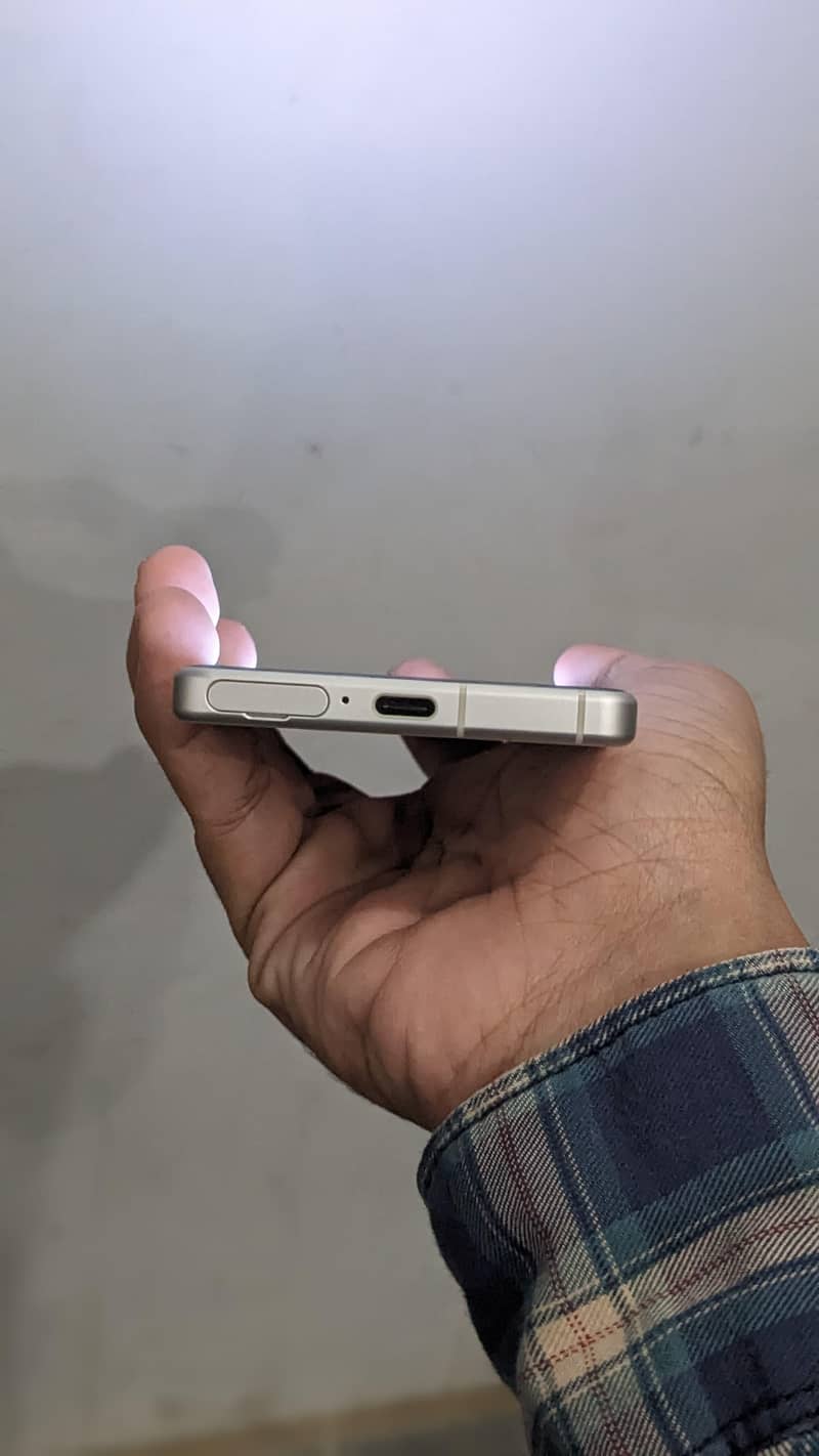 sony xperia 5 mark 4 non pta but sim working glitch

                                                            alt=