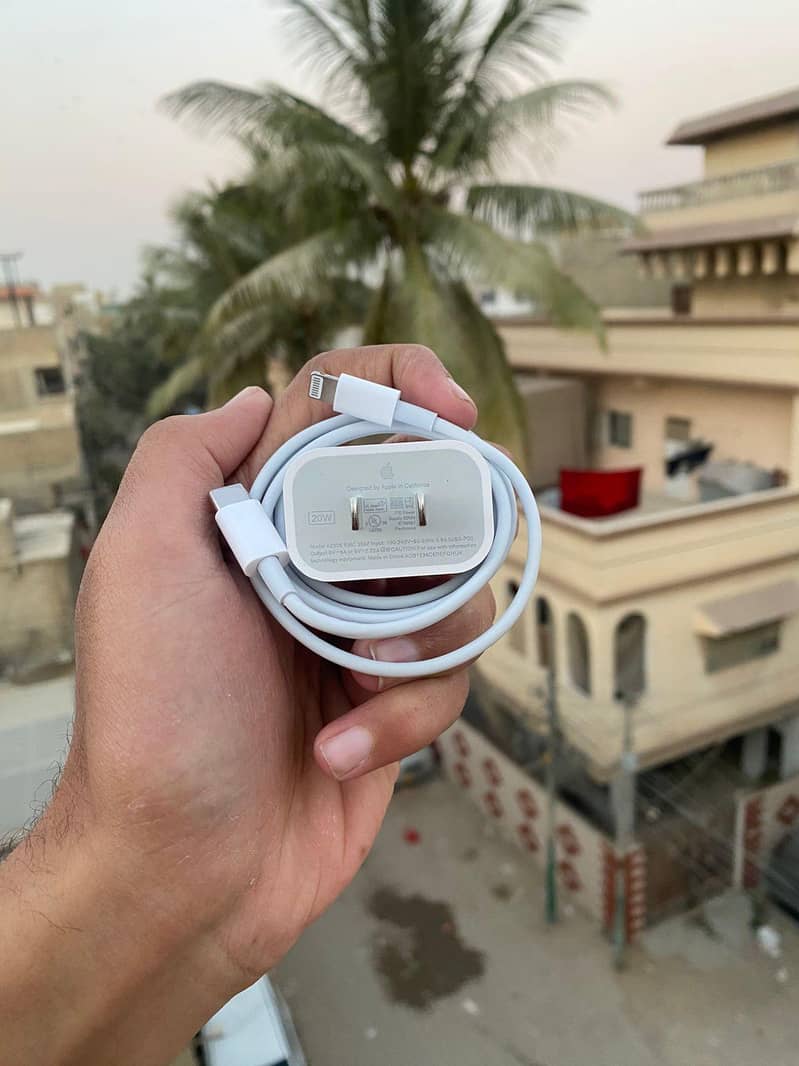 apple iphone 100 original 20 watt fast charger with org apple cable. . .

                                                            alt=