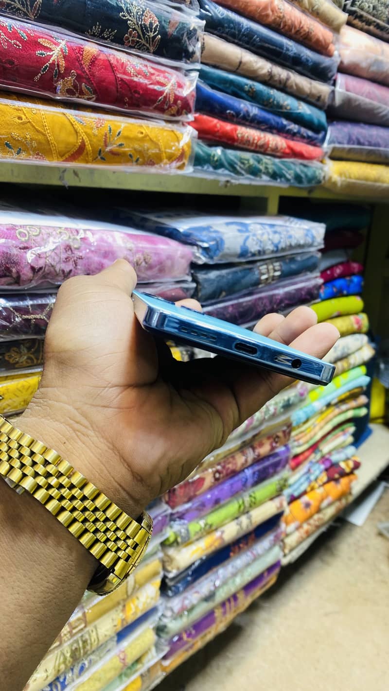 Infinix note 30 with box

                                                            alt=