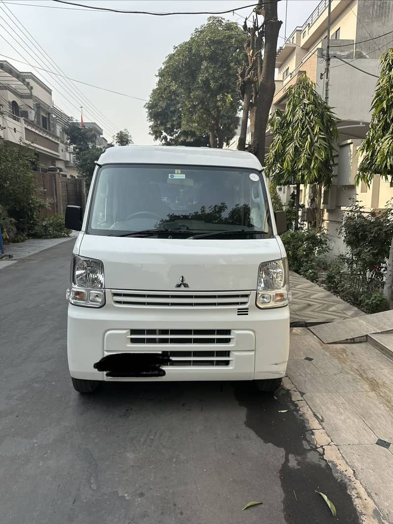 Mitsubishi Minicab 2018

                                                            alt=