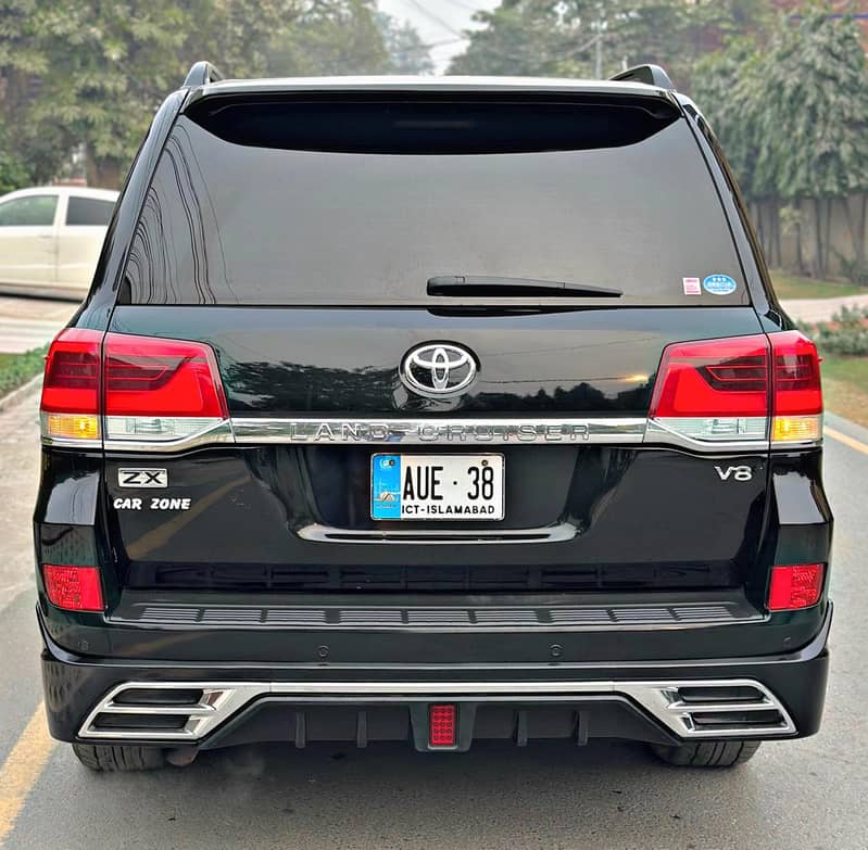 Toyota Land Cruiser AX G Selection 2016 / 2021

                                                            alt=