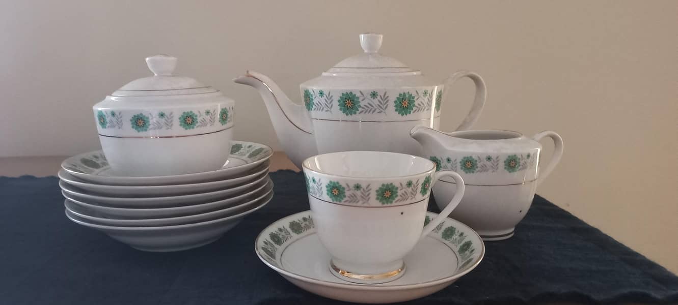 tea set

                                                            alt=