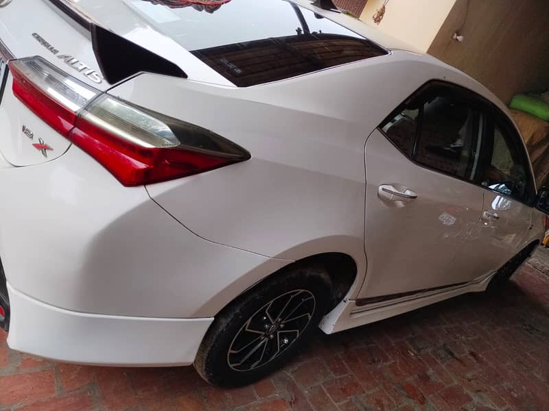 Toyota Corolla Altis Grande CVT-i 1.8 2014

                                                            alt=