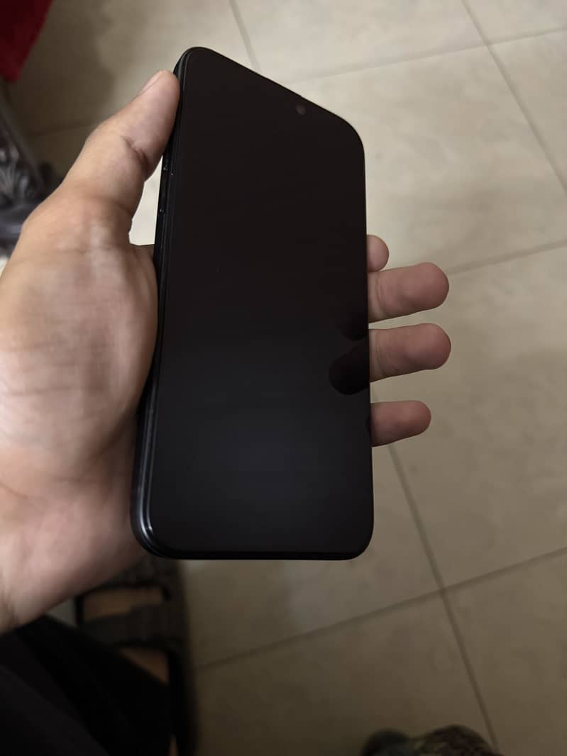 iPhone 15 Pro Max JV 256GB Black | 10/10 Full Original | Box

                                                            alt=