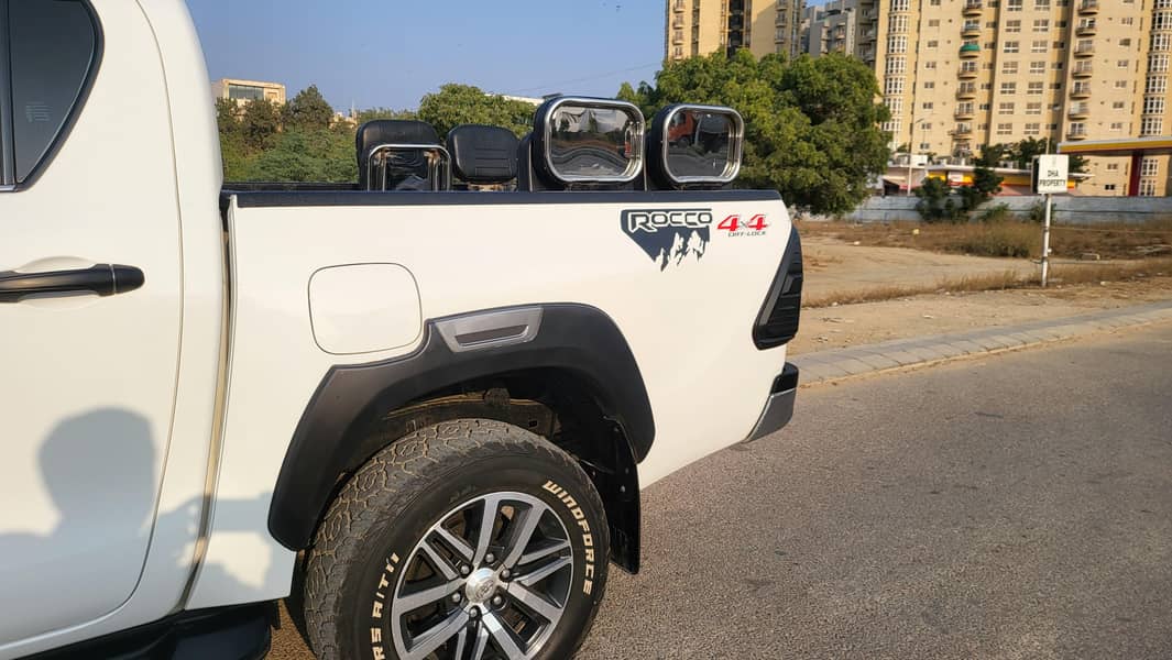 Hilux Revo

                                                            alt=