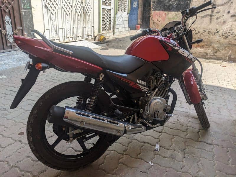 Yamaha YBR 125 (Vivid Cocktail Red) Only 1200 KM Driven Like New!

                                                            alt=