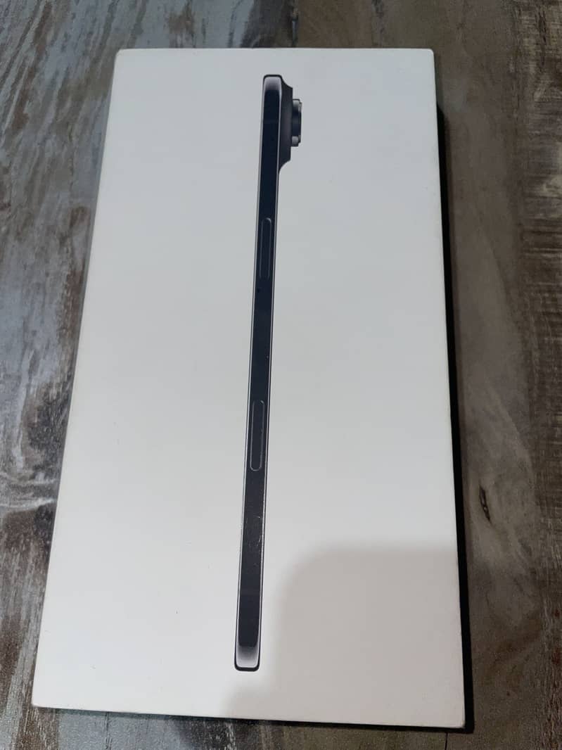 iphone 17 Air 256GB Factory Unlocked - Just like new

                                                            alt=