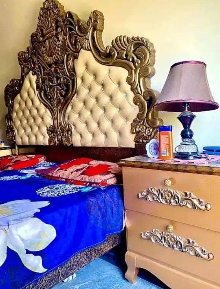 Wooden bed / luxury bed / king size bed /chinoti bed -Look like new

                                                            alt=