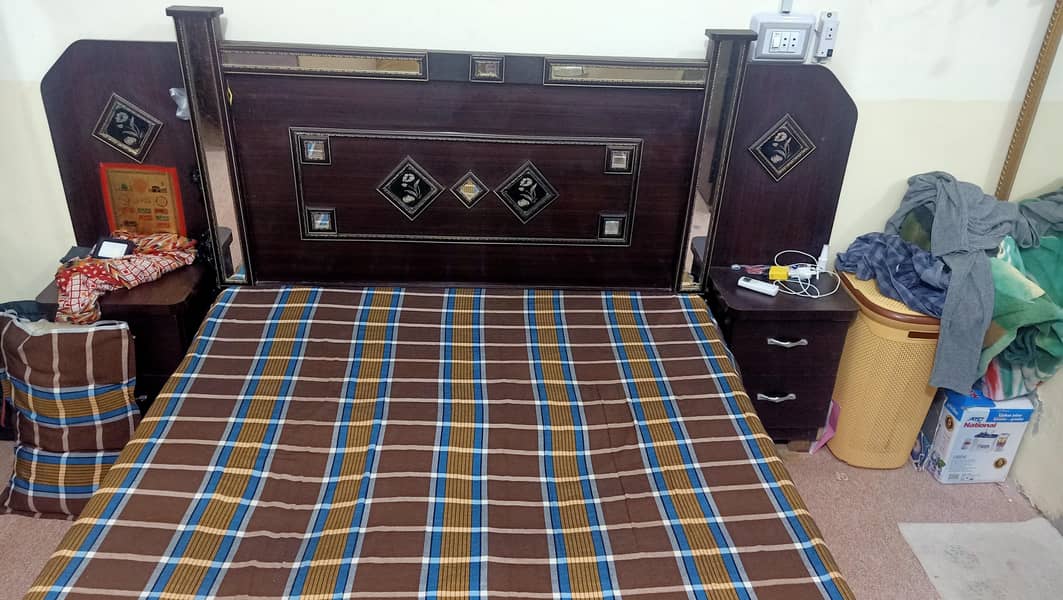 bed for sell with matress

                                                            alt=