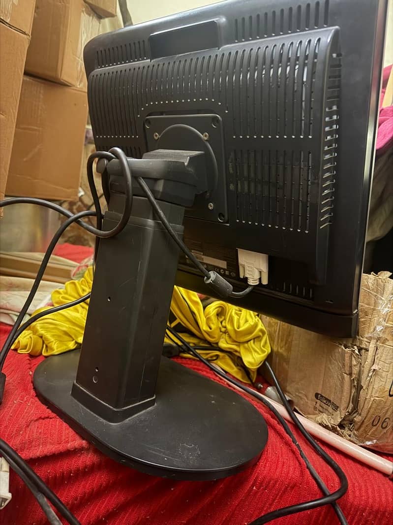 Monitor 17inch with built in speaker

                                                            alt=