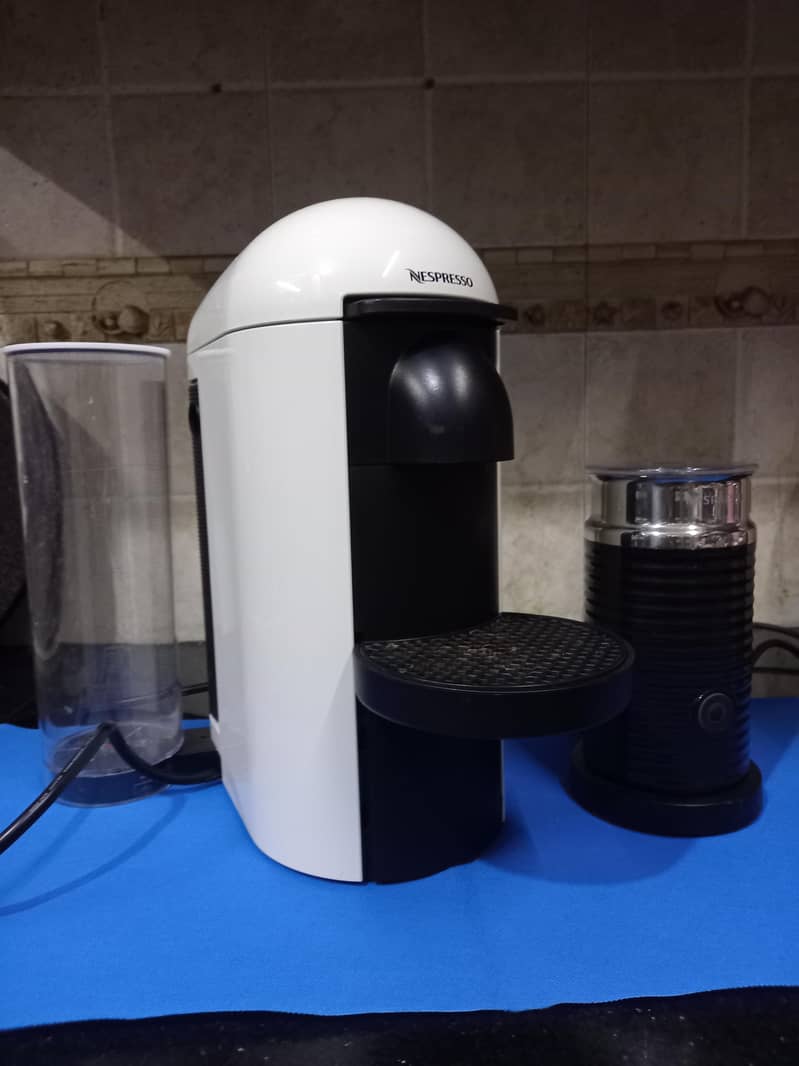 NESPRESSO VERTUO PLUS COFFEE MACHINE Without MILK FROTHER

                                                            alt=