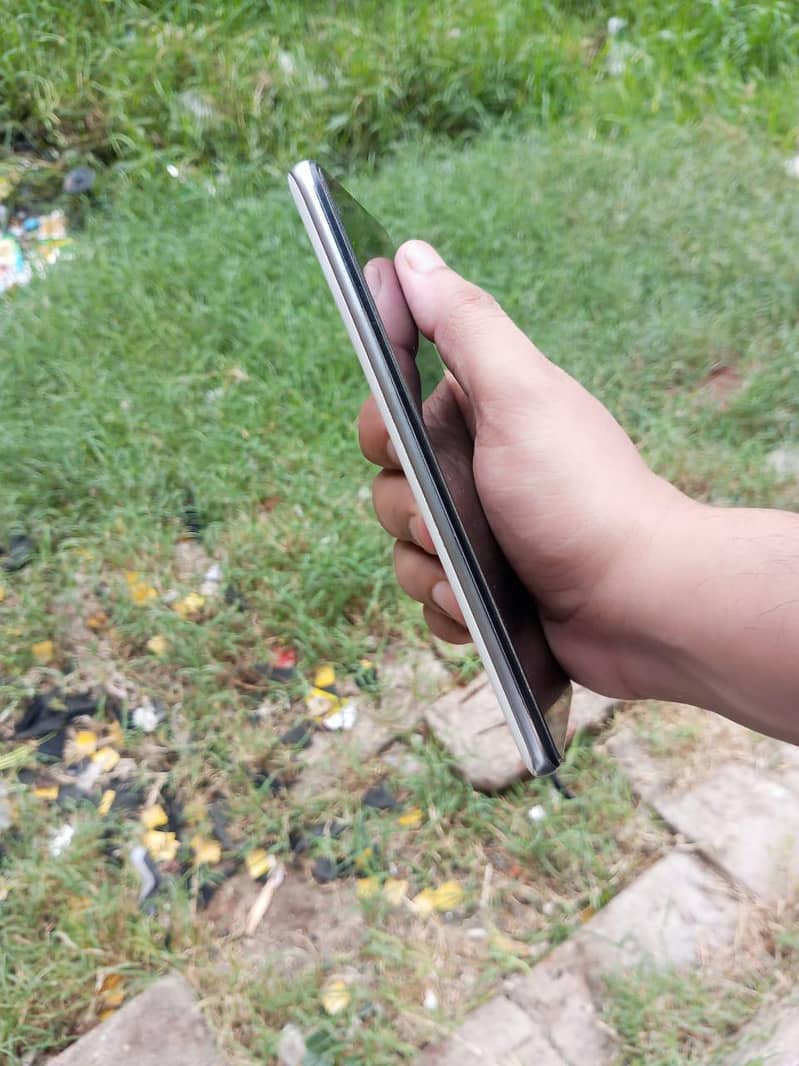 11T 5g like new 8/256 exchange possible

                                                            alt=