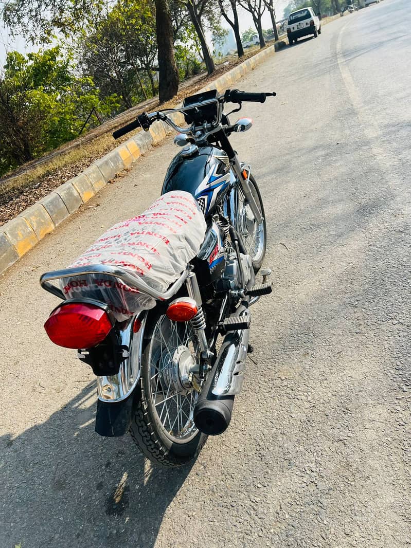 Honda CG 125 | Model 2025 | 3,864 KMs Driven CONTACT 03425 - 310678

                                                            alt=