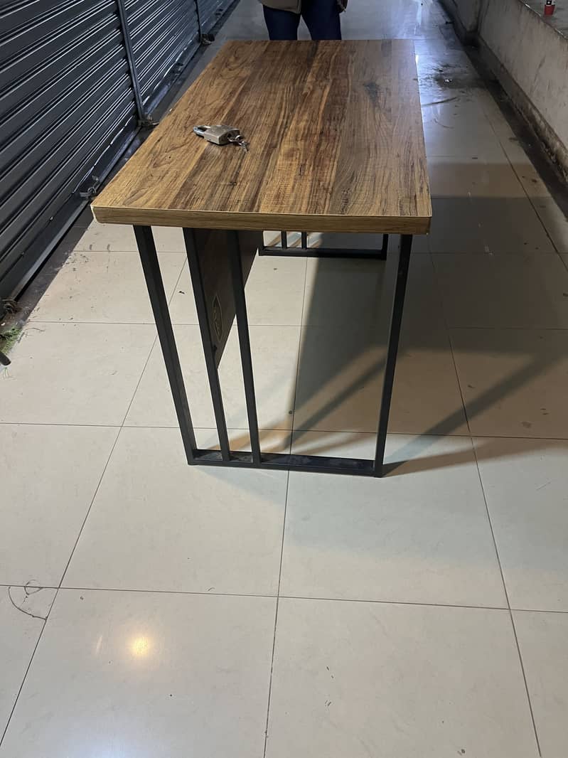 Table available for sale in discounted price

                                                            alt=