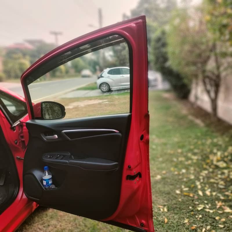 Honda Fit 2017 1.5 hybrid full options with 8 airbags

                                                            alt=