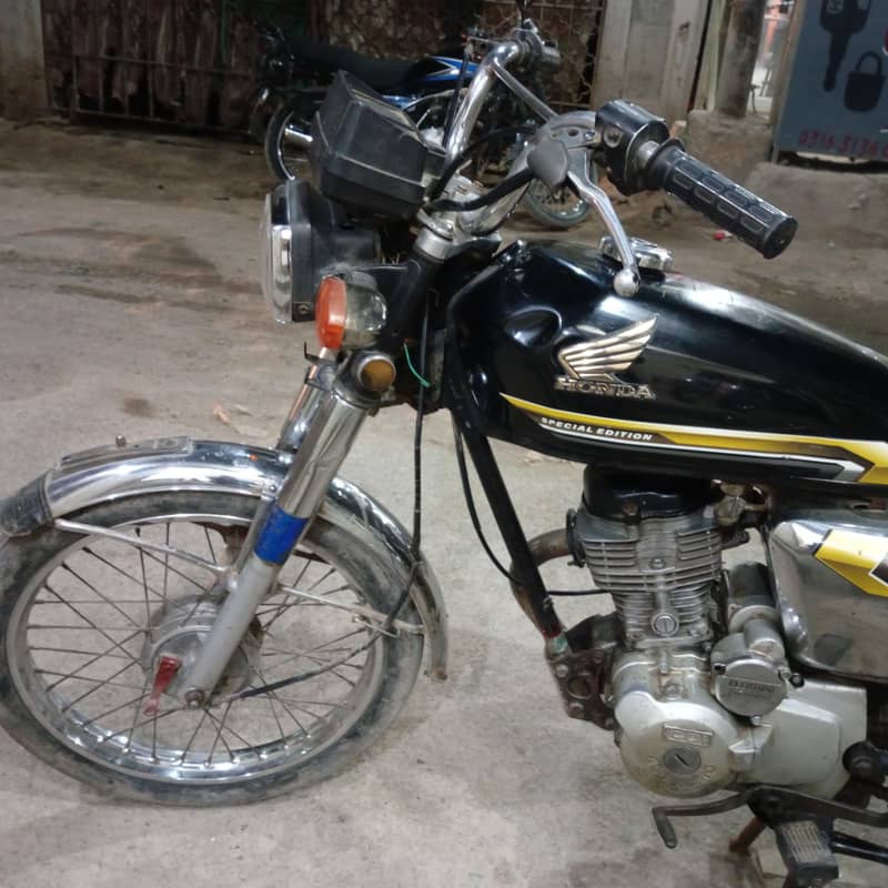 HERO AS125self start2012karachi

                                                            alt=