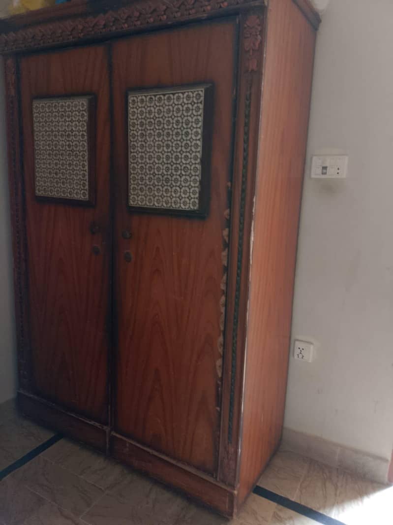 Almirah

                                                            alt=