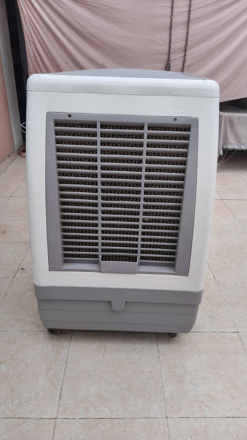 United UD 750 Air Cooler

                                                            alt=