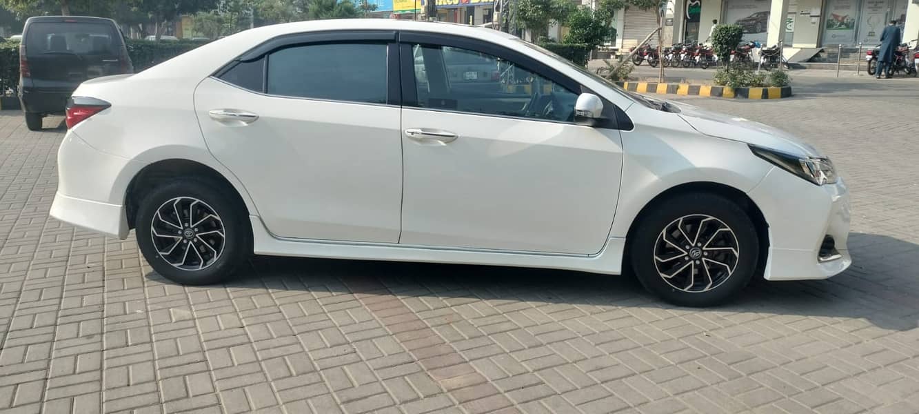 Toyota Corolla Altis Grande CVT-i 1.8 2014

                                                            alt=