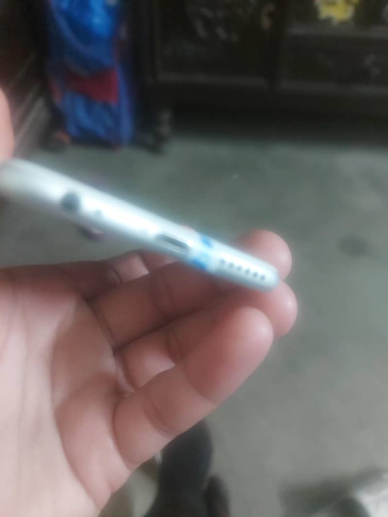 phone

                                                            alt=