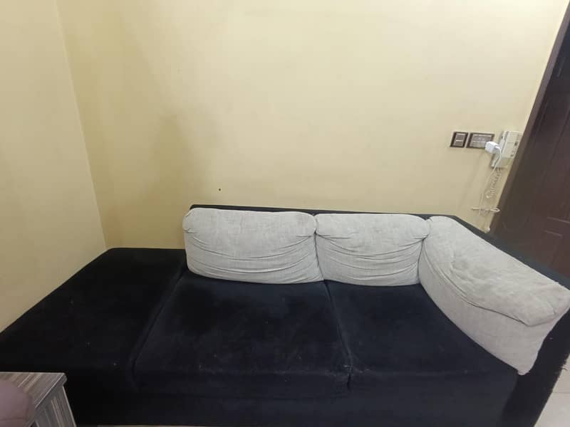 Black Sofa Set

                                                            alt=