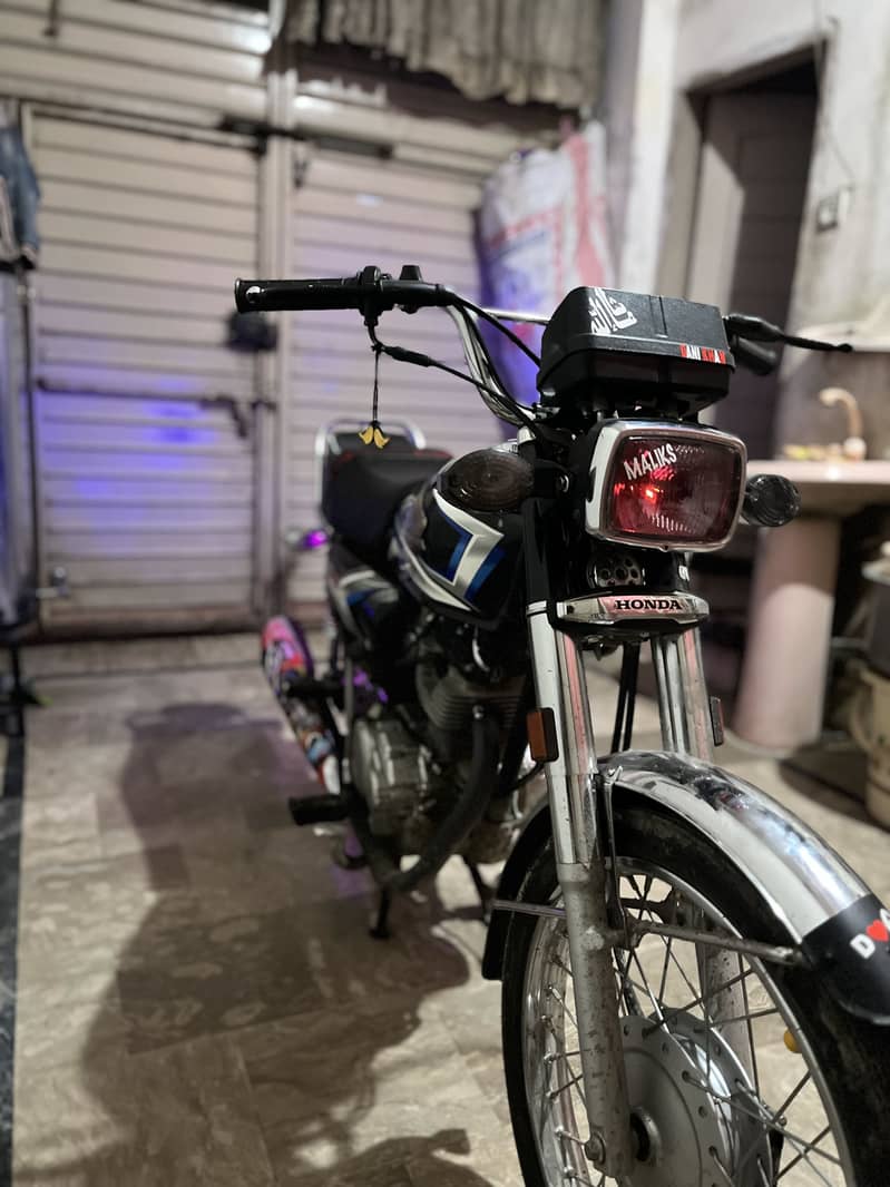 Honda 125

                                                            alt=
