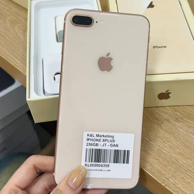 iPhone 8 Plus 256 GB

                                                            alt=