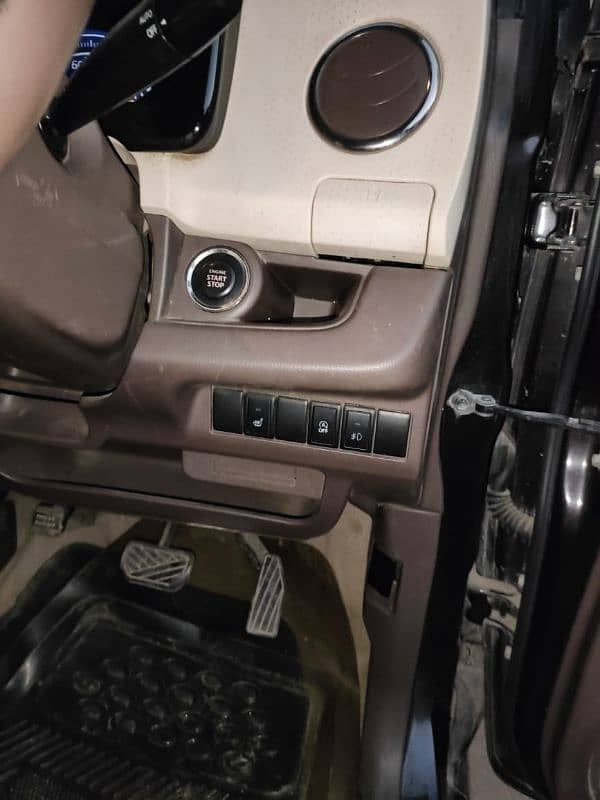 Nissan Moco Top Of The Line Model 2014 Reg 17 End

                                                            alt=