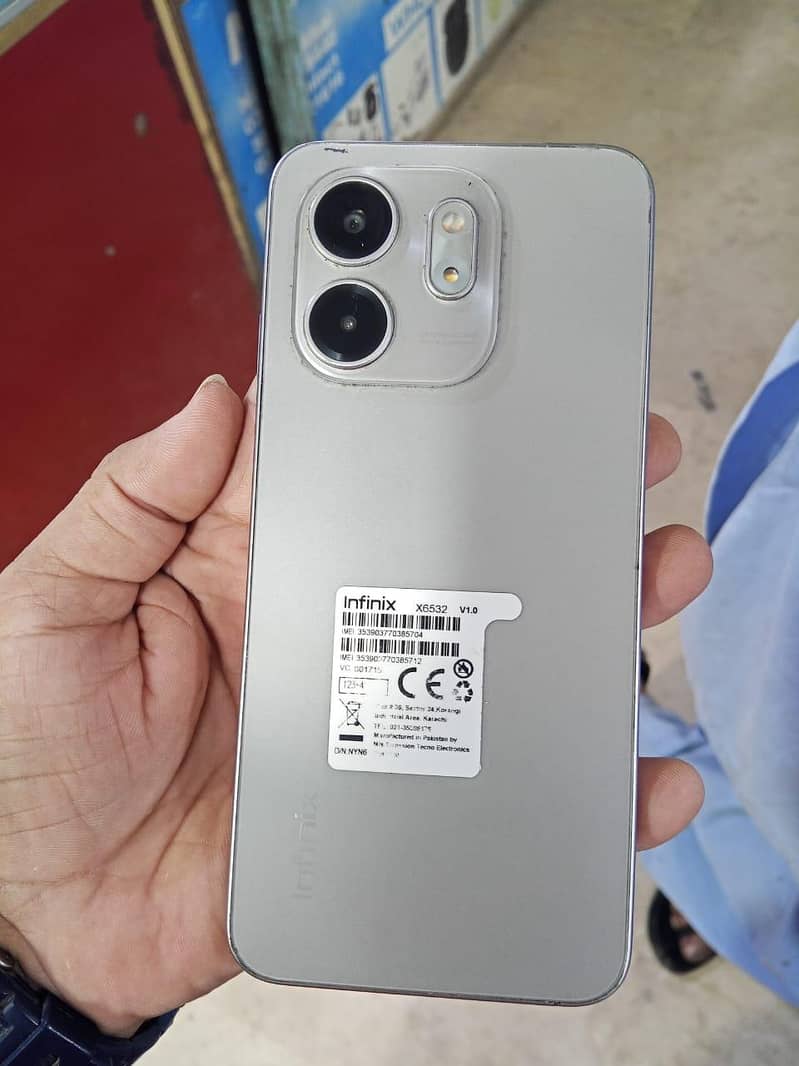 infinx smart 9 4+4/128gb with box 5 month warranty good condition

                                                            alt=