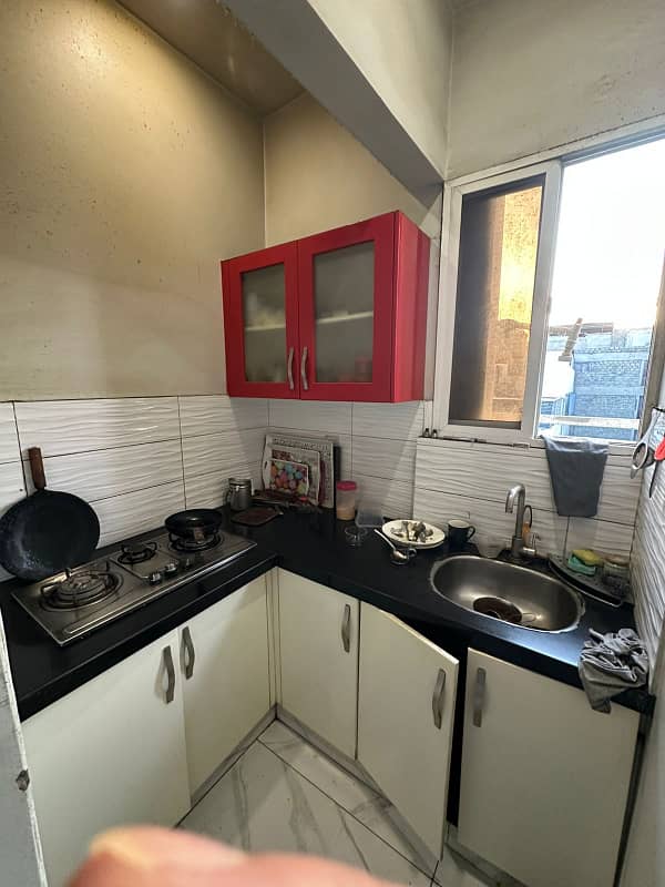 1 Bed lounge, 1st floor, block-19 Gulistan-e-Johar.

                                                            alt=