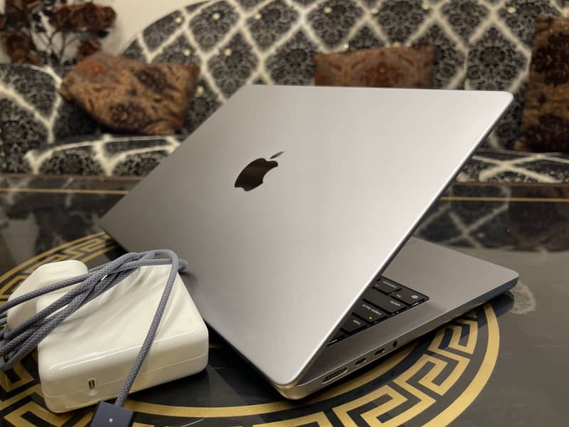 Apple Macbook Pro M1 2021,14 Inches,16GB Ram 512GB SSD, 14 Core GPU

                                                            alt=