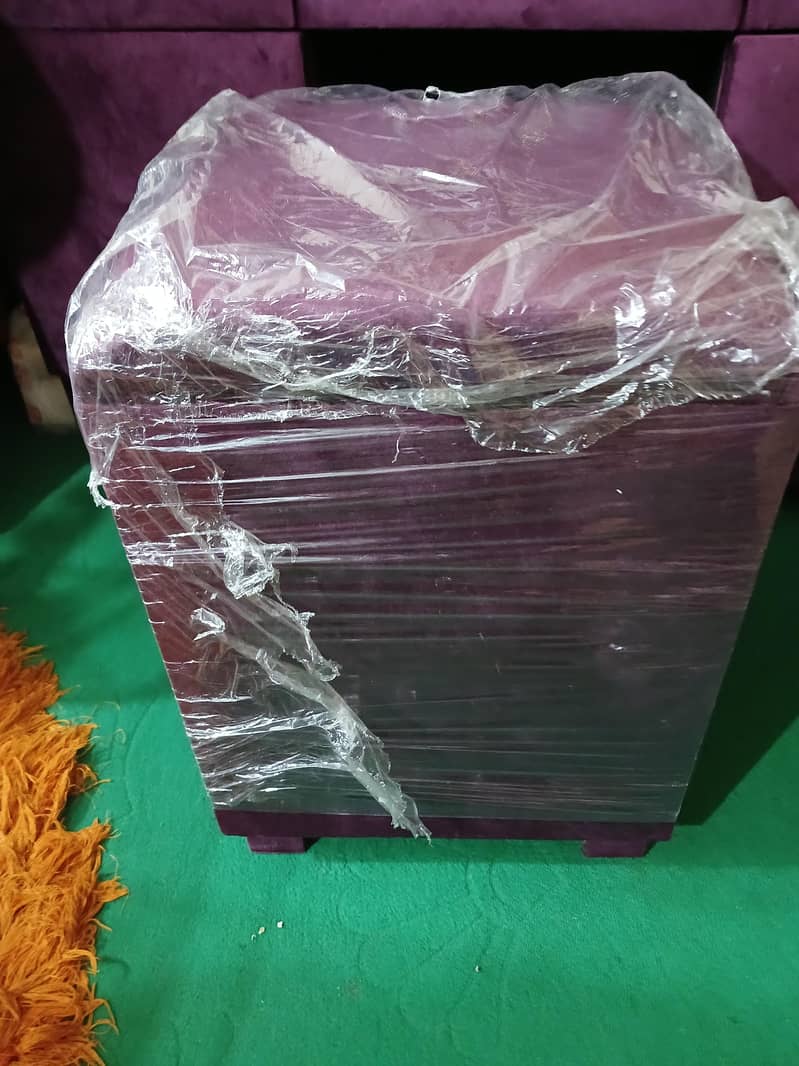 Dressing table velvet

                                                            alt=