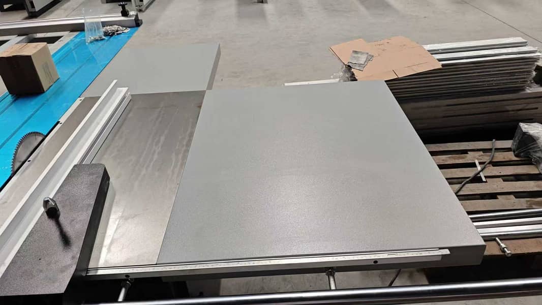 Sliding cutter panal saw 3200 automatic\Wood Sheet Sliding Cutter

                                                            alt=