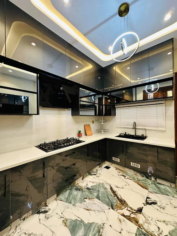 10 MARLA BRAND NEW FULL HOUSE FOR RENT

                                                            alt=