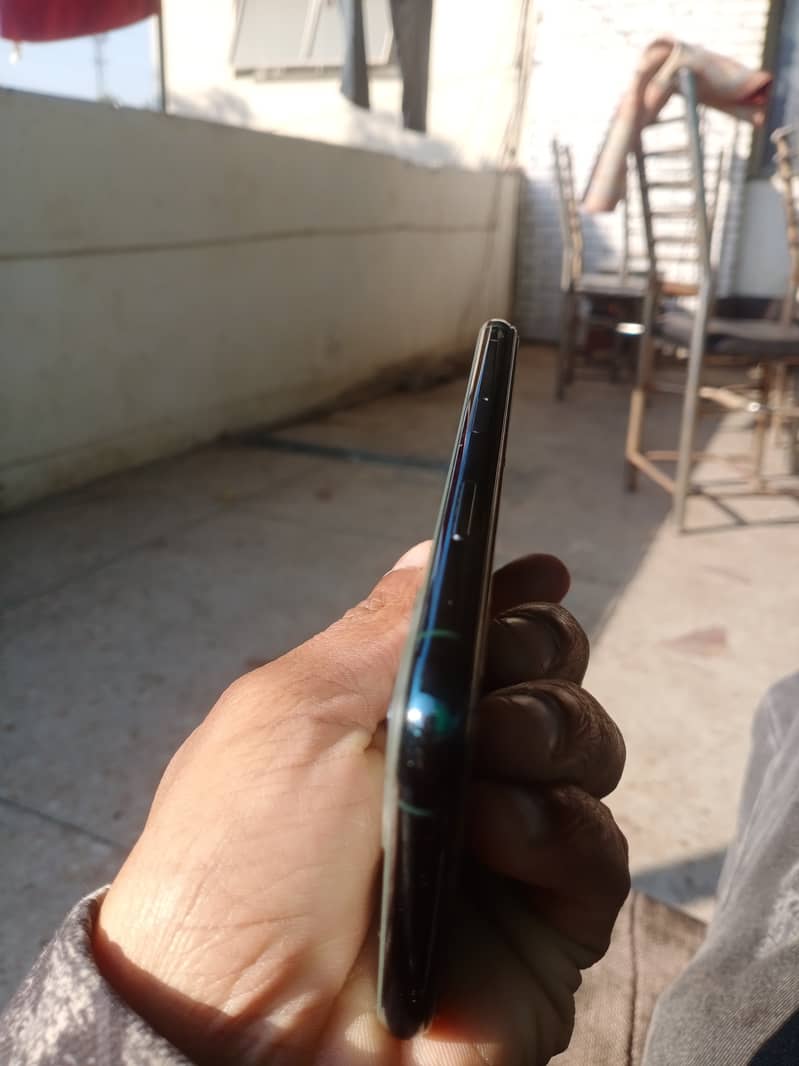 Apple iPhone 11 Pro

                                                            alt=