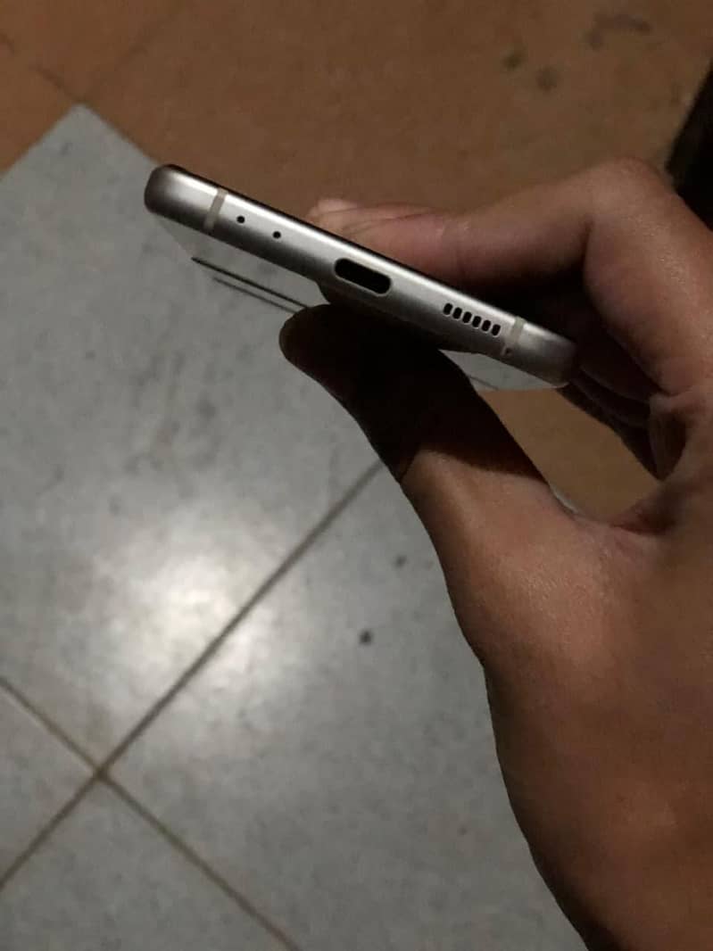 Samsung z flip 3

                                                            alt=