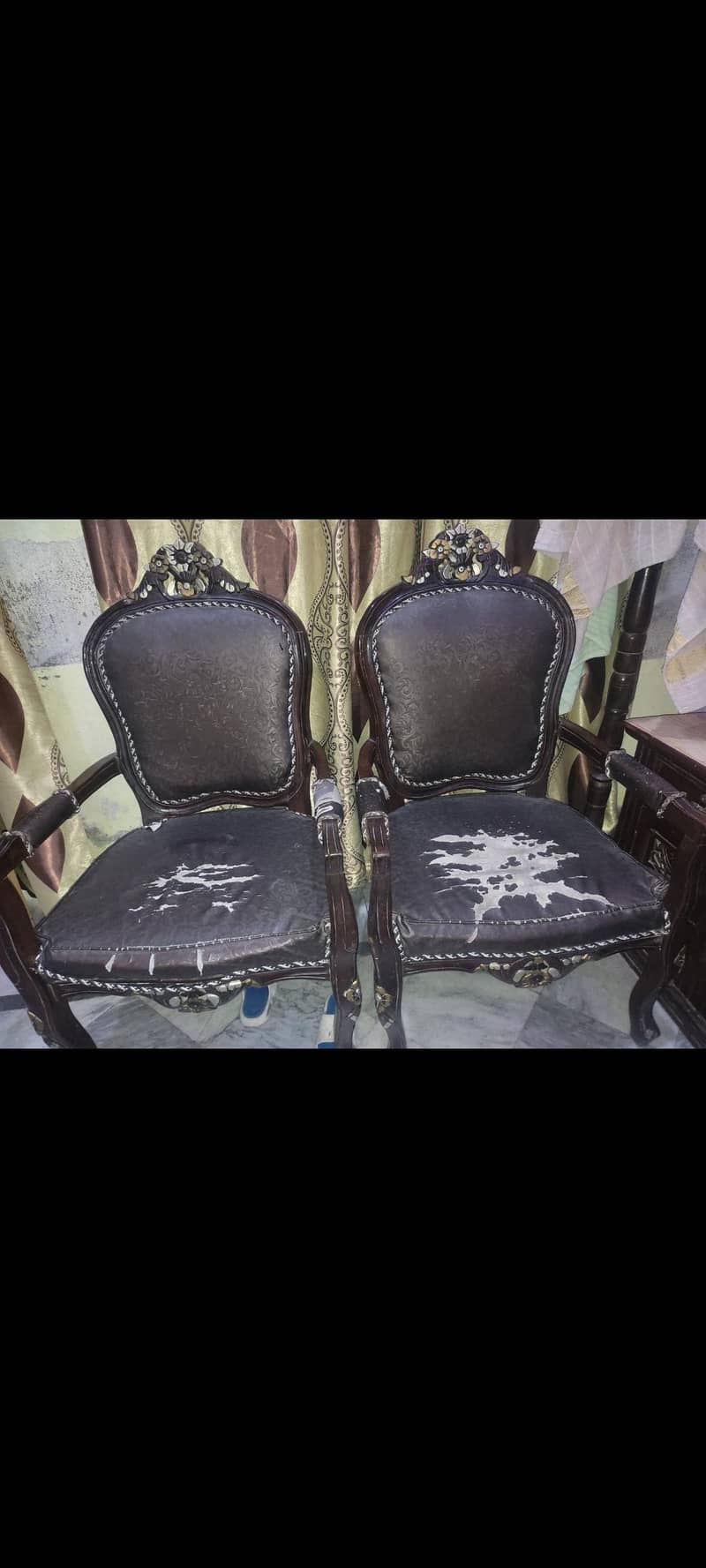 bedroom chairs

                                                            alt=