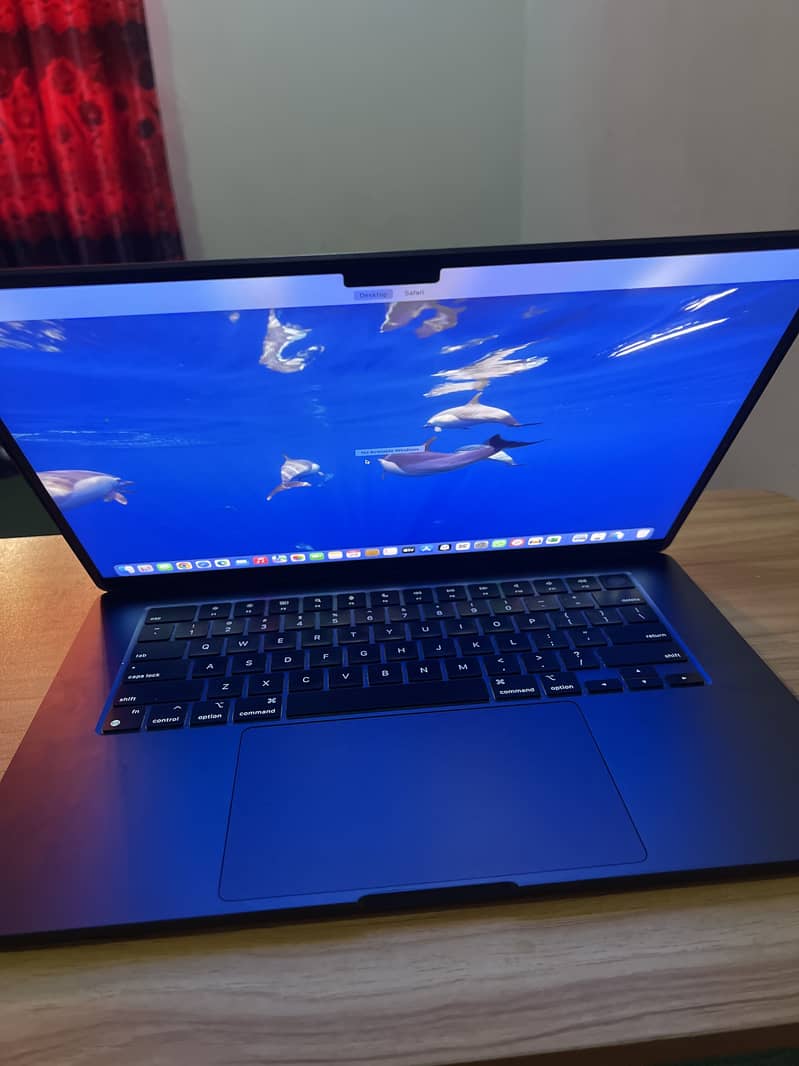 MacBook Air 15 inch 8GB 256GB with Original Charger

                                                            alt=