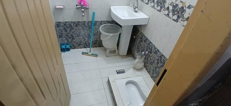 2.5 Marla Half Triple Storey House For Sale In Hanif Garden Moeez Town Salamat Pura Lahore

                                                            alt=