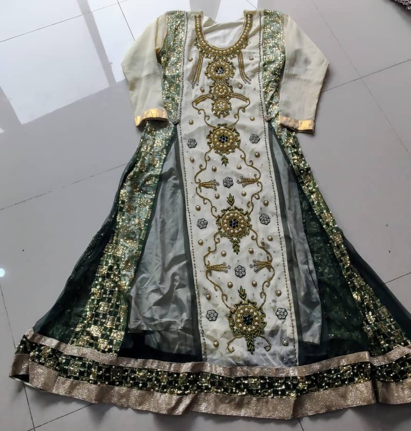 chiffon long maxi with net dupatta

                                                            alt=