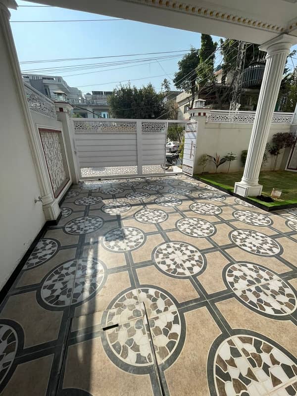 10 marla double Story house available for sale in shalley valley range road Rwp

                                                            alt=