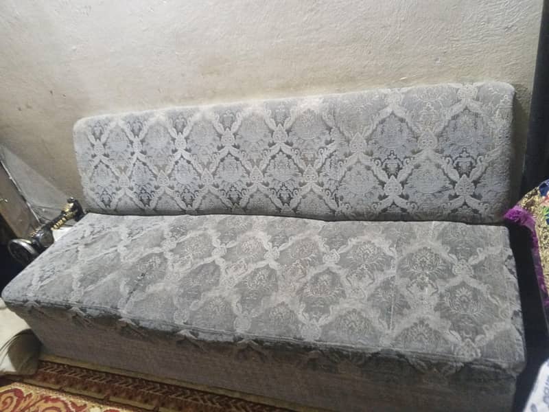 3 seater Carnal sofa used

                                                            alt=