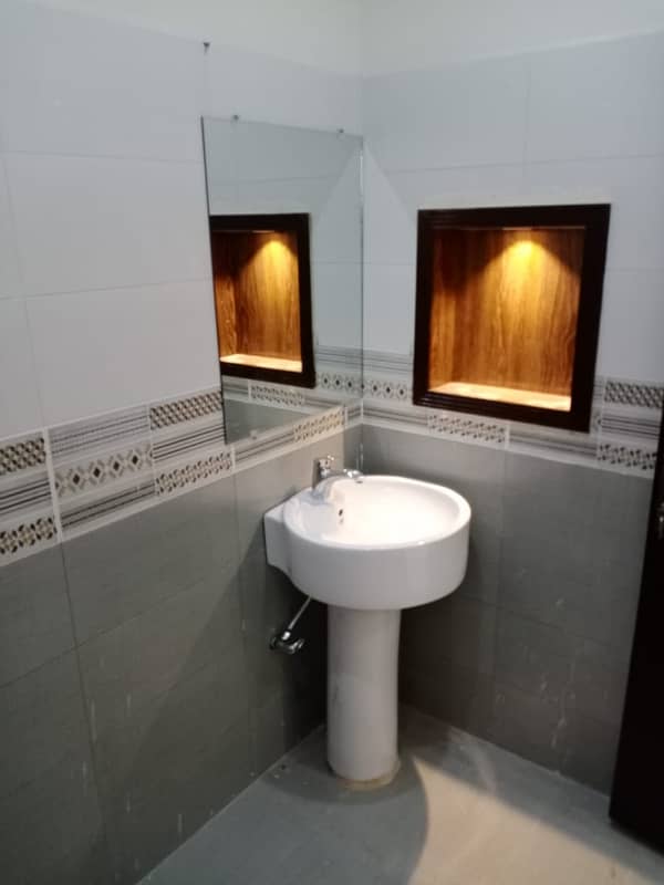 2.5 Marla Brand New House In Nishtar Colony Good Location

                                                            alt=