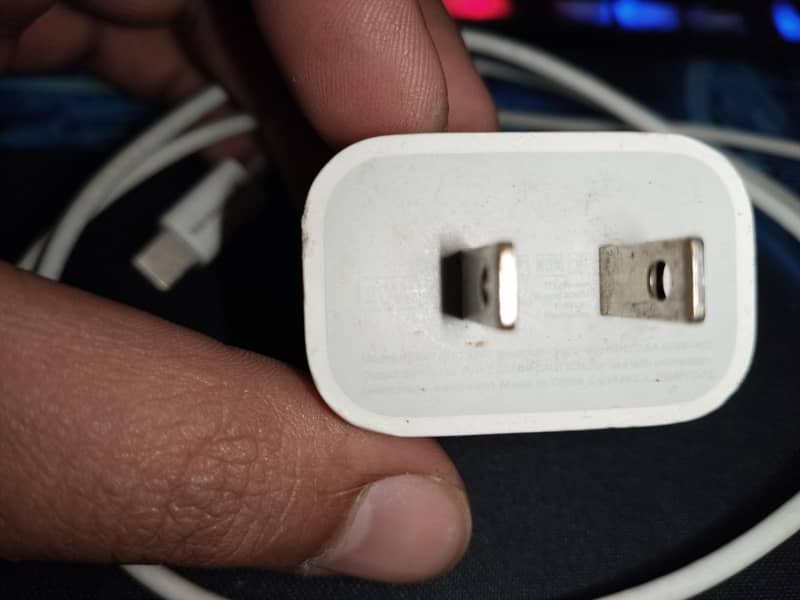 iphone 20watt Charger with High Quality Data Cable

                                                            alt=