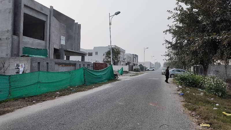 "Discover Elegance: Plot No. 93, Block Q, DHA Phase 7 Awaits"

                                                            alt=