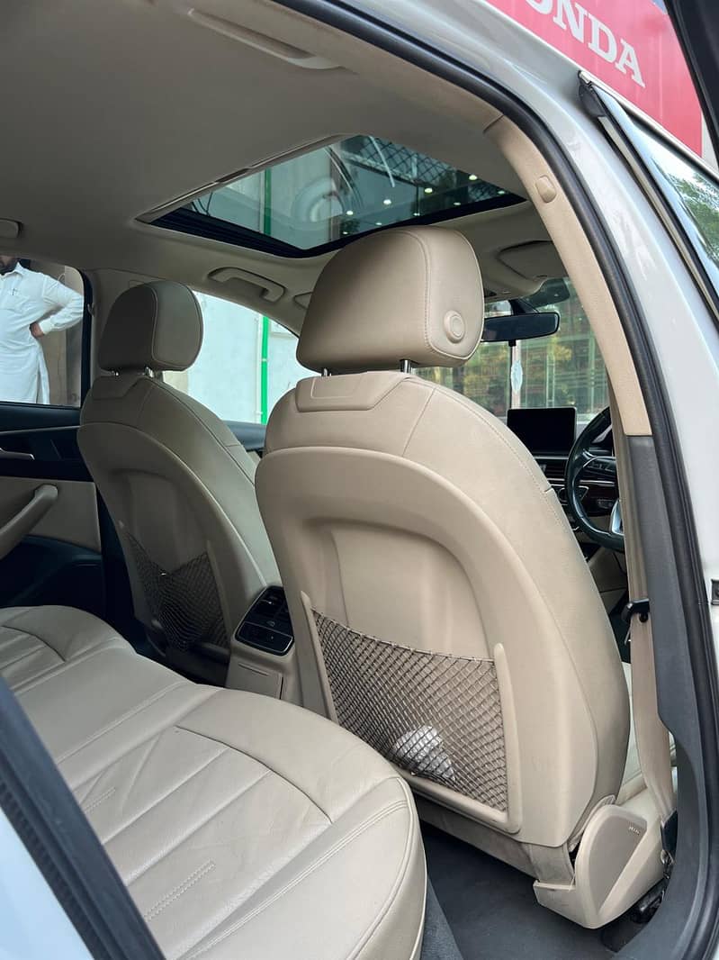 Audi A4 2017

                                                            alt=