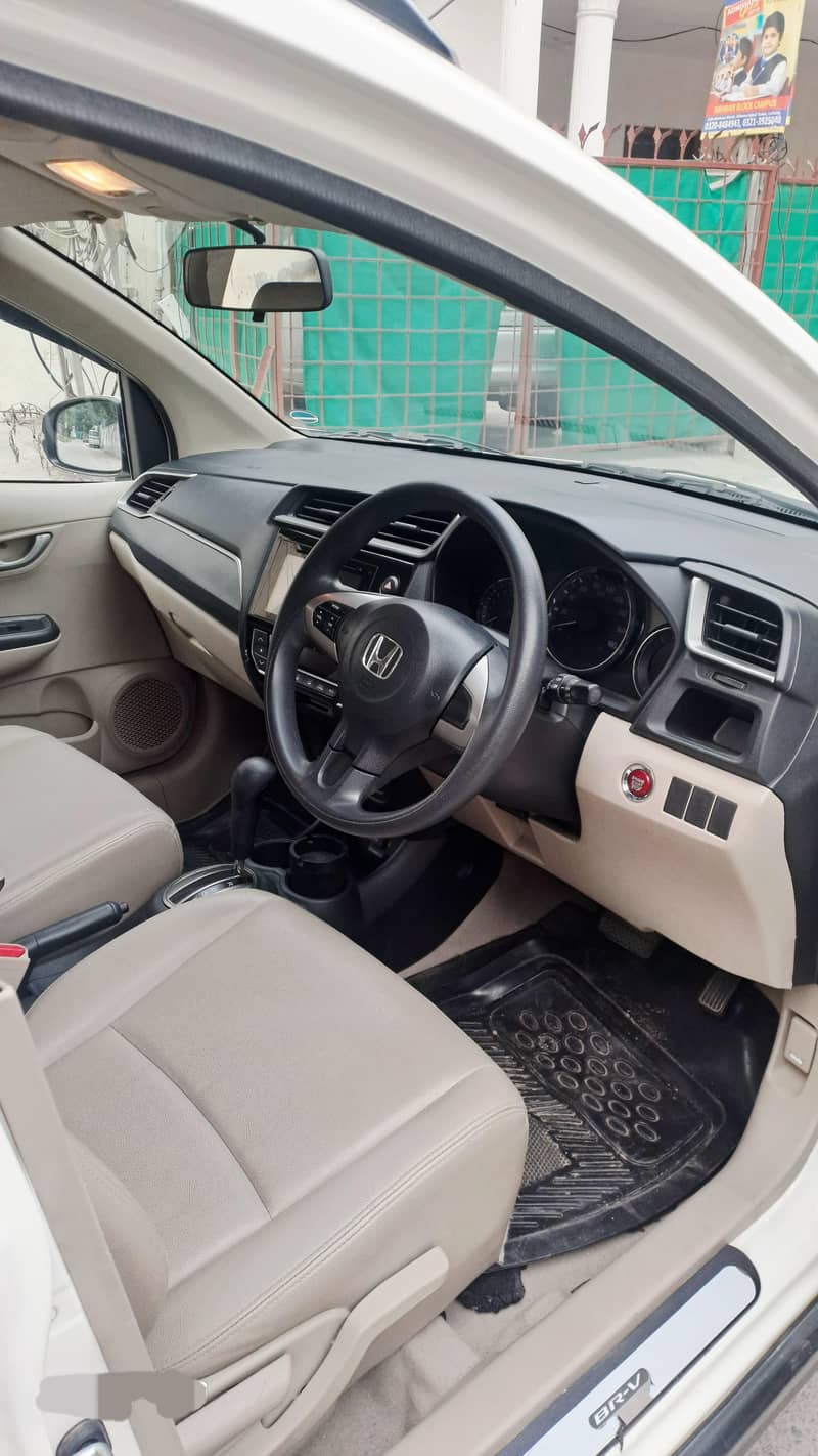 Honda BR-V 2022 ṣ̌ grade full option 0/3/2/4/4/4/5/1/2/1/6

                                                            alt=